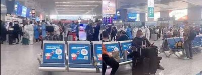 虹桥火车站遇离沪潮进站排2小时，网友评论亮了：这是要把病毒带到全国各地节奏