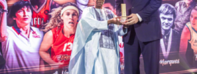 当年被姚明托举的孩子回来了：从汶川地震到人生逆袭的感人故事