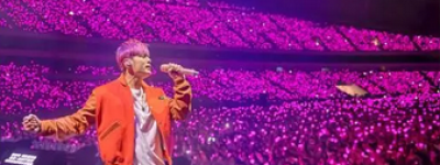 周杰伦“阳台票”爆火，揭秘真相：年轻人为何舍得为演唱会花钱