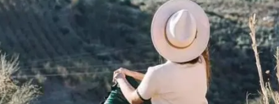 月经推迟不来什么原因:例假延期或者不来，跟脾虚熬夜也有很大关系