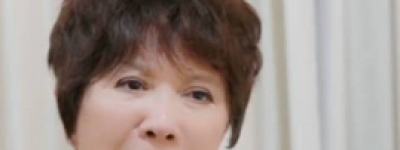 蔡明因常年不吃早饭摘除胆囊，健康警示引热议